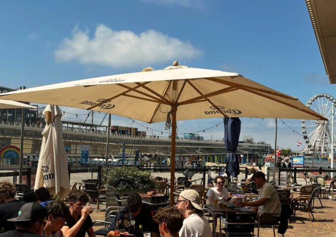 De Strand Kantine in Scheveningen aan de boulevard