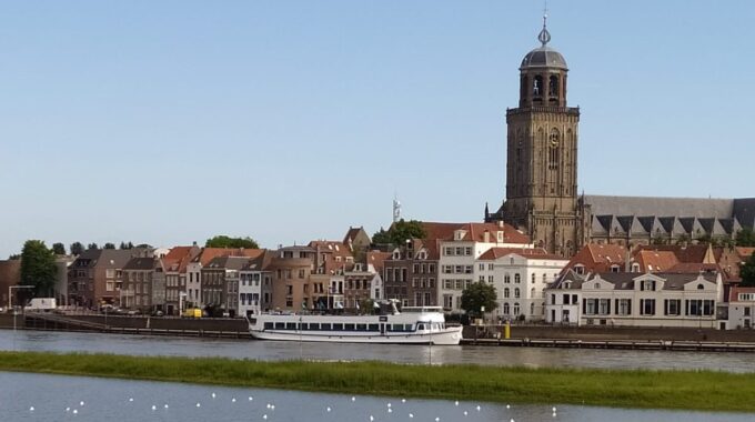 witte objecten IJssel