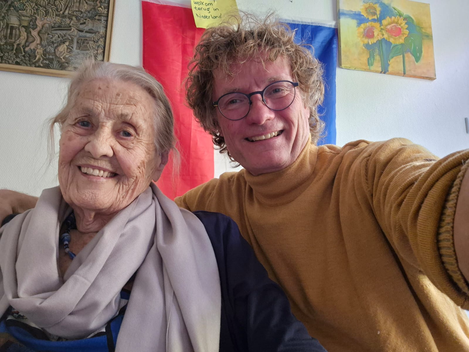 Ronald redde met Kees van der Spek zijn dementerende moeder uit Kenia: 'Ze woog nog maar 44 kilo' - indebuurt Deventer