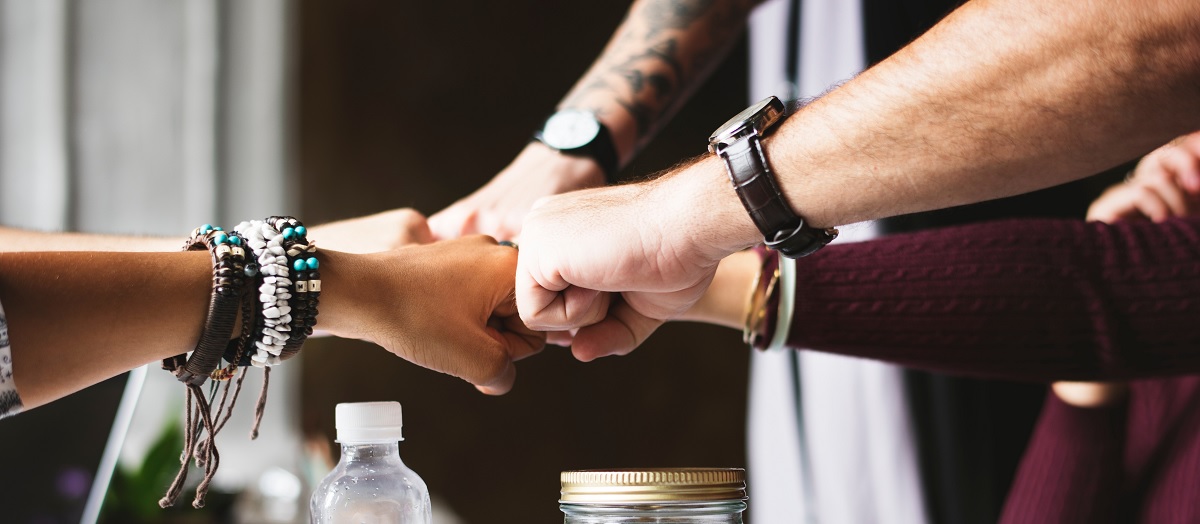team-pubquiz-samenwerken-unsplash