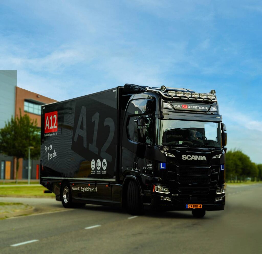 Met deze leswagen volg je de opleiding tot vrachtwagenchauffeur bij A12 Personeelsdiensten in Duiven, regio Doetinchem