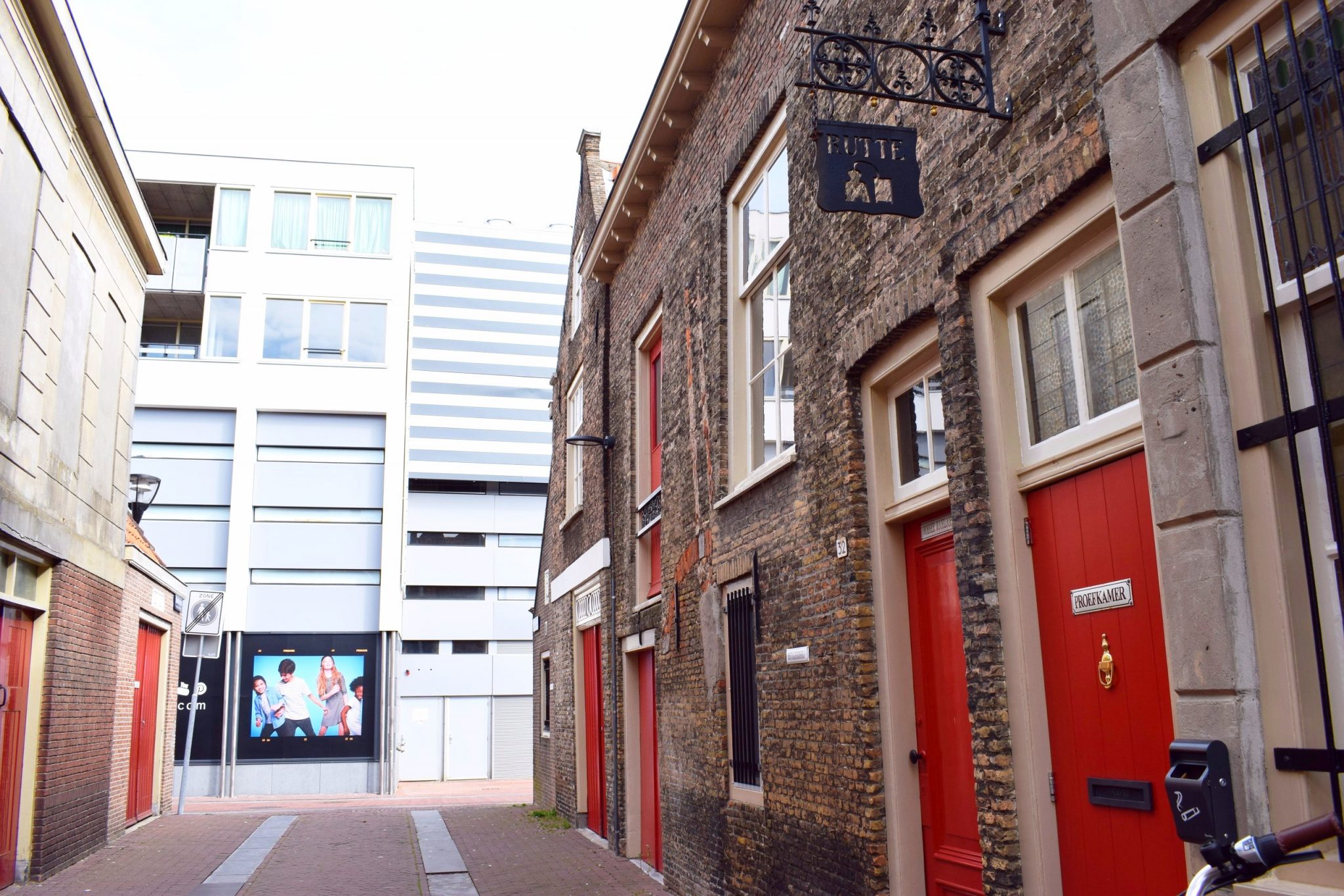 Stoofstraat Rutte Dordrecht kleur in de deuren