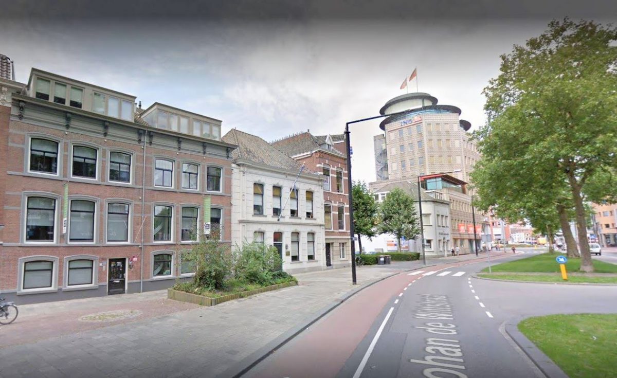 Het voormalige Inner City Hotel aan de Johan de Wittstraat wordt een Het voormalige Inner City Hotel aan de Johan de Wittstraat wordt een