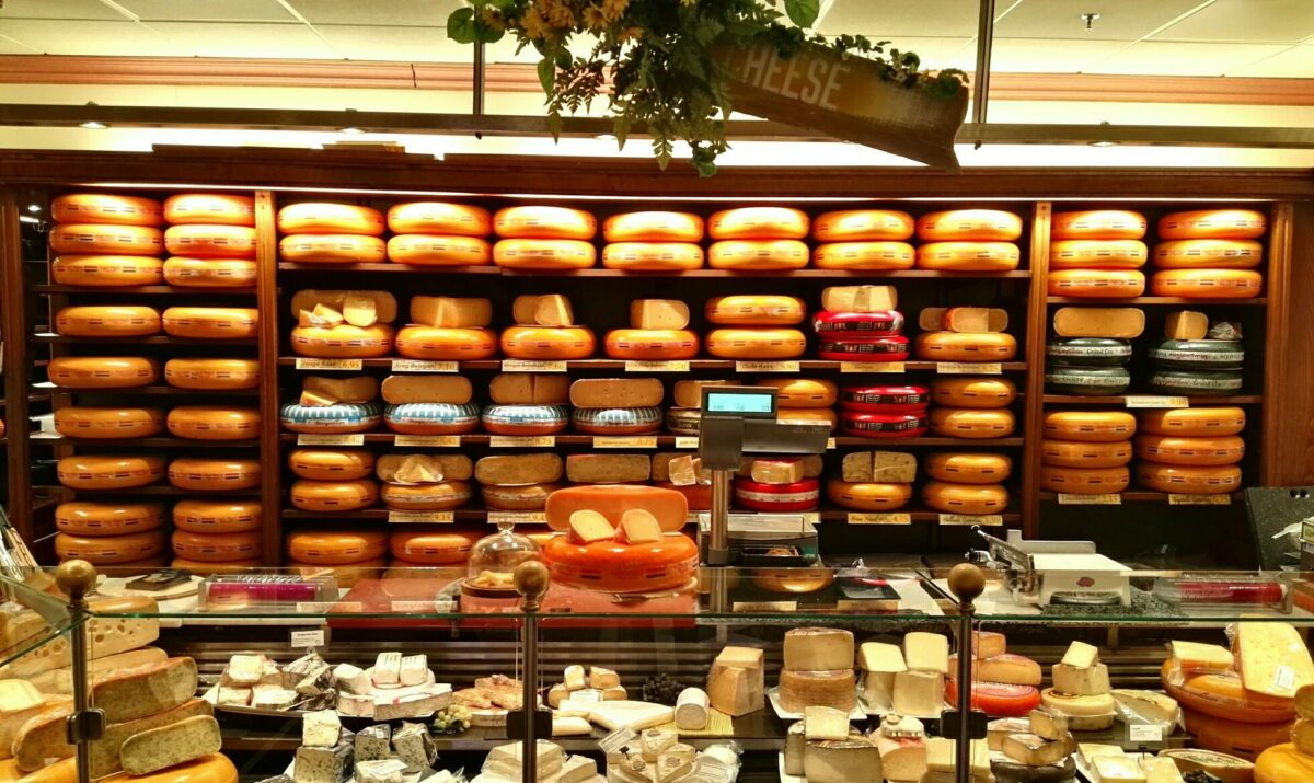 Van Pelt Delicatessen kaasafdeling - indebuurt Dordrecht