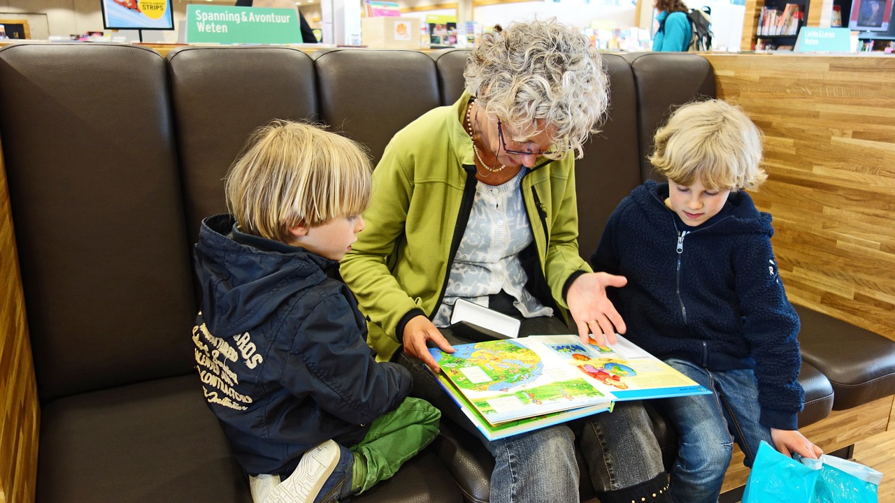 Voorlezen kinderen peuters kleuters voorleesuurtje - indebuurt Dordrecht.jpg