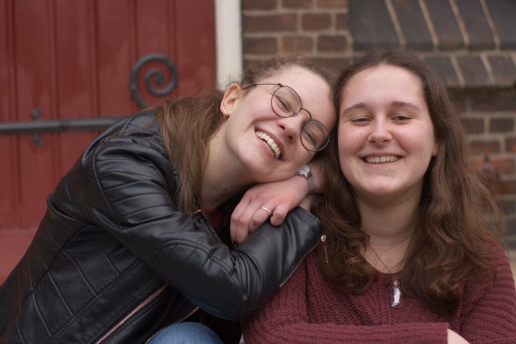 Faye Bezemer en Anne Bouwmeester