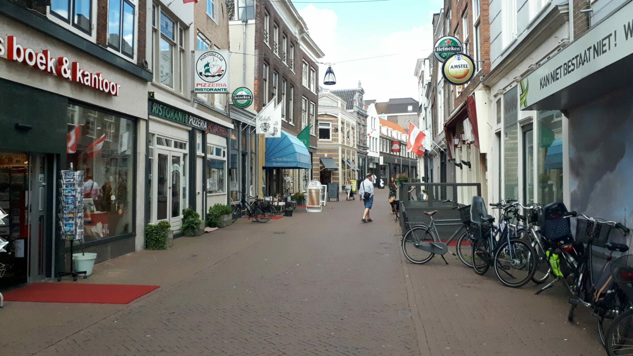 Vriesestraat winkelen aanbiedingen acties shoppen IDBstock