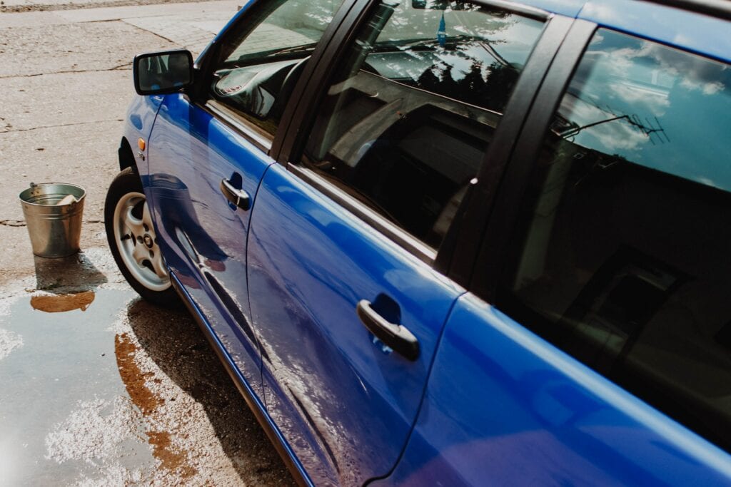 MAG DAT je auto wassen op de stoep in Dordrecht? indebuurt Dordrecht