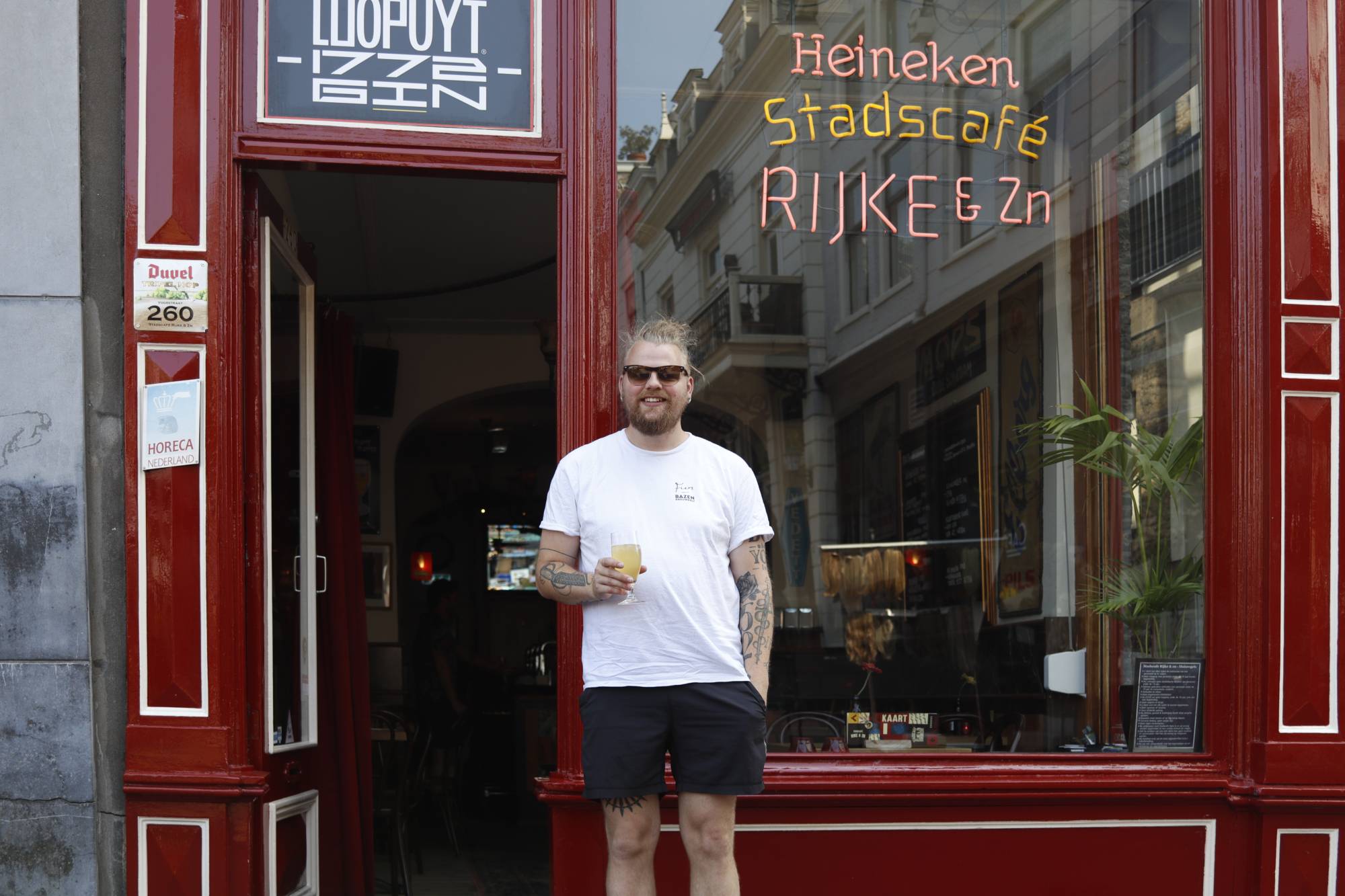 John de Kort Stadscafé Rijke zn. Dordrecht Scheffersplein.jpg