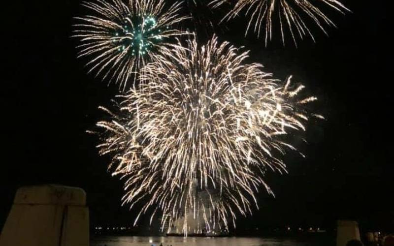 vuurwerk-op-het-drierivierenpunt-rob-van-everdingen-oud-en-nieuw-oudjaar-nieuwjaar