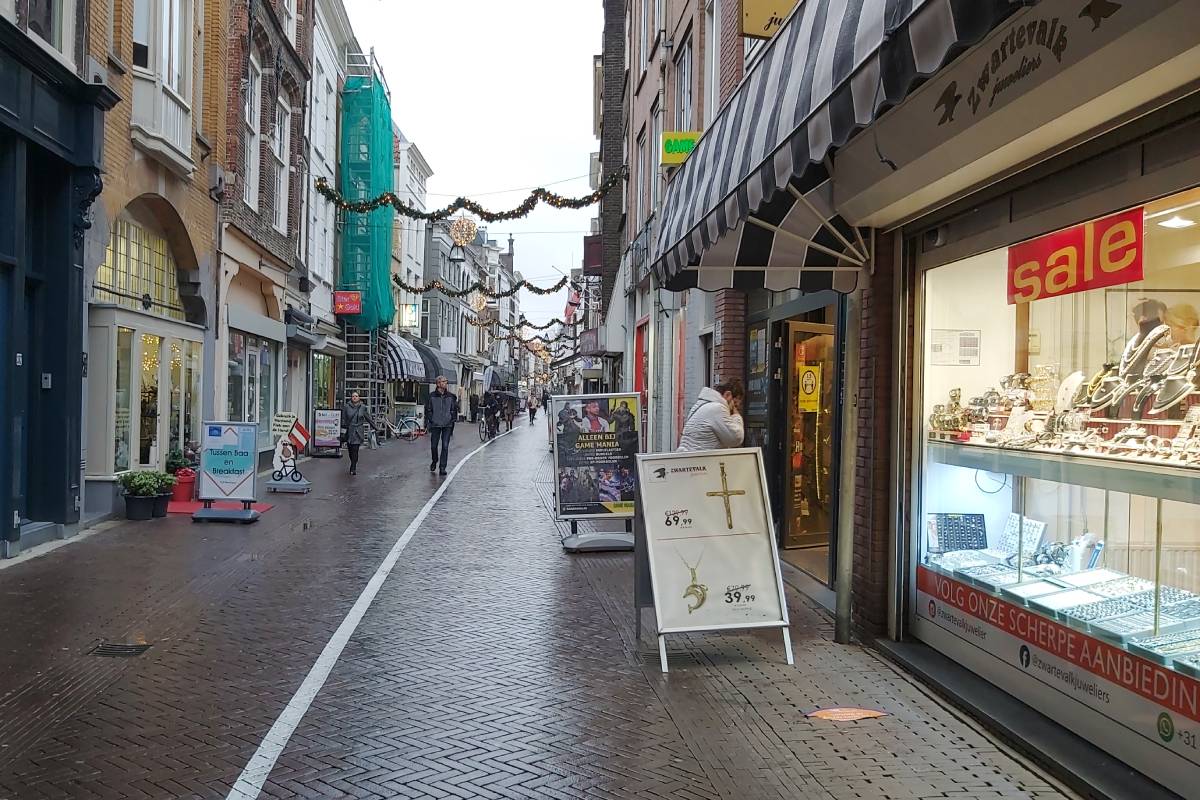 Winkelen Voorstraat anderhalve meter corona Dordrecht aanbiedingen