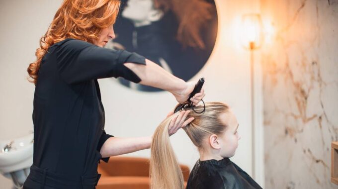 Chantal Boelen kapper thuissalon kapsalon in Dordrecht Sterrenburg thuiskapper