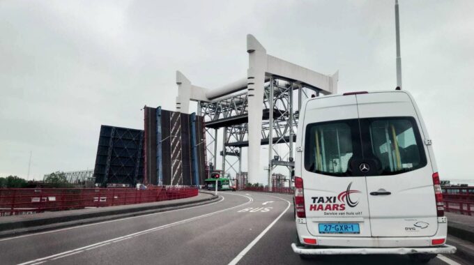 Zwijndrechtsebrug Dordtse brug Stadsbrug Dordrecht open brugtijden