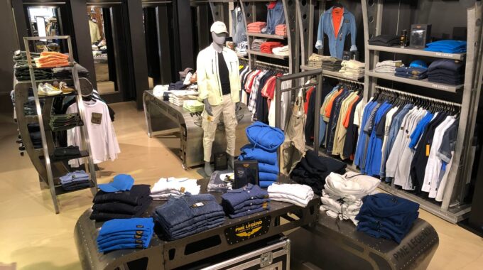 Bij Vrije Tijds Centrum in Dordrecht koop je PME Legend shirts met 40 procent korting