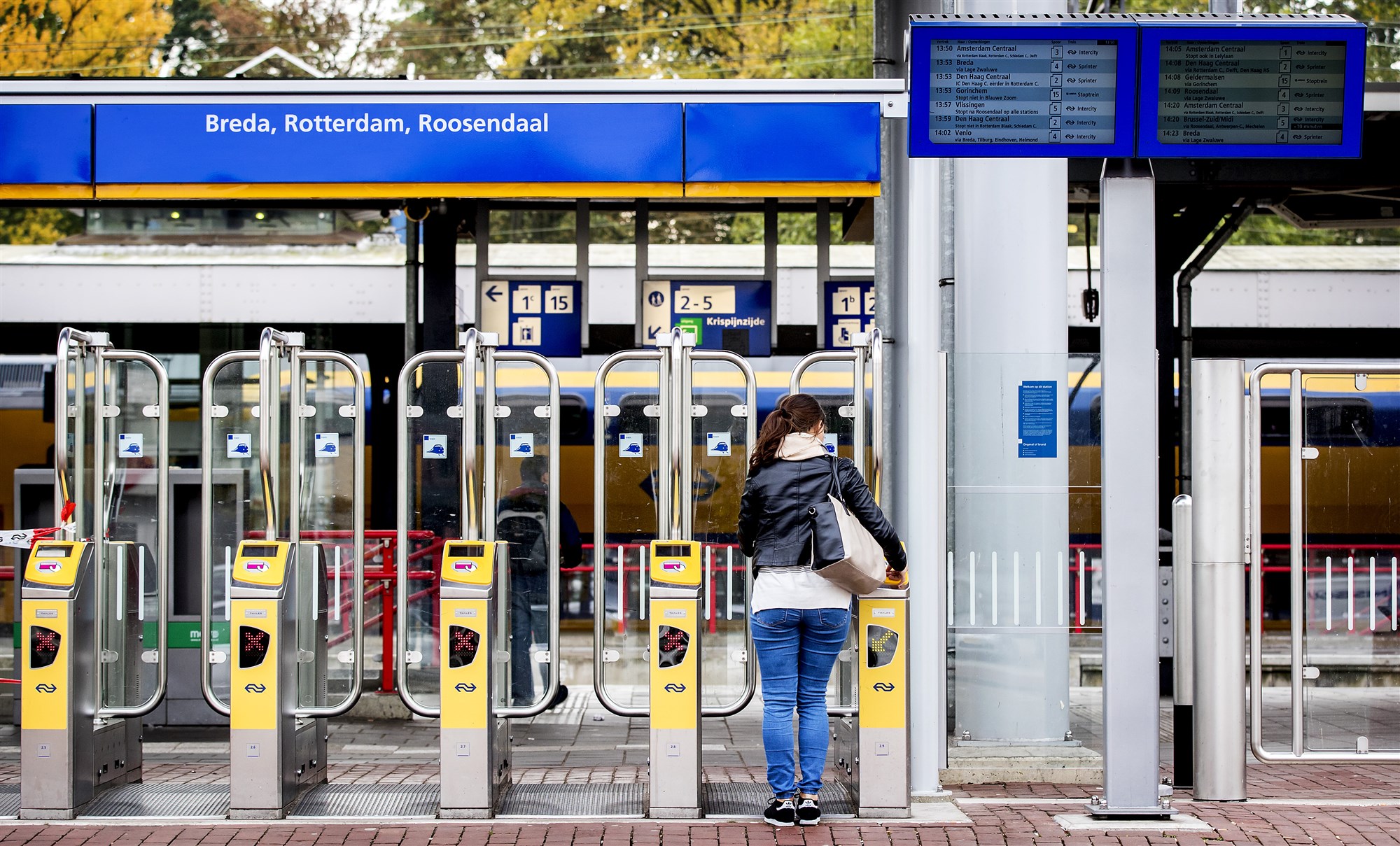 Geen ovchipkaart meer nodig zo werkt inchecken met je betaalpas Geen ovchipkaart meer nodig zo werkt inchecken met je betaalpas