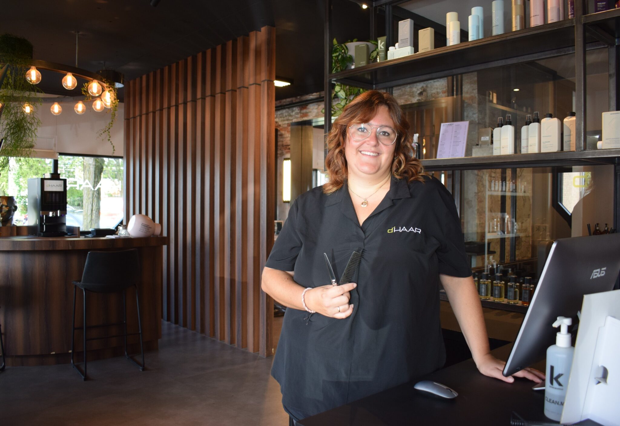 Denise is sinds haar 17e kapper 'Het matje is terug van weggeweest