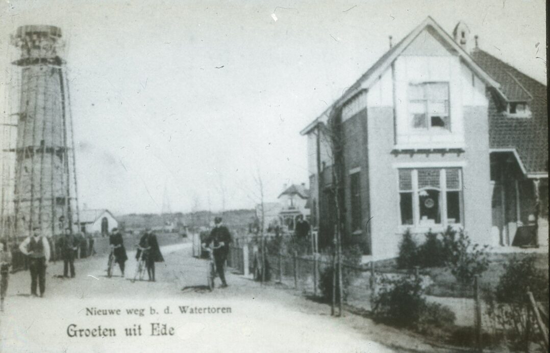 De watertoren in aanbouw.
