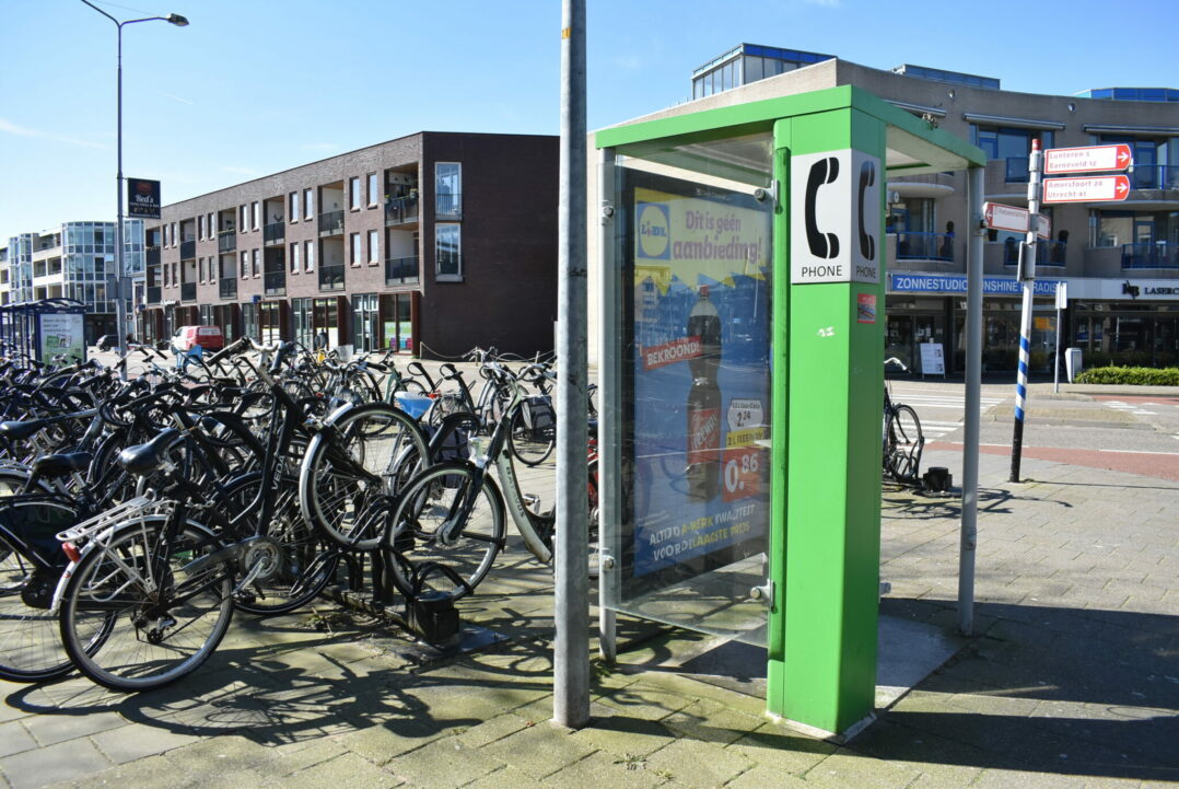 De telefooncel aan de Telefoonweg, in het centrum van Ede