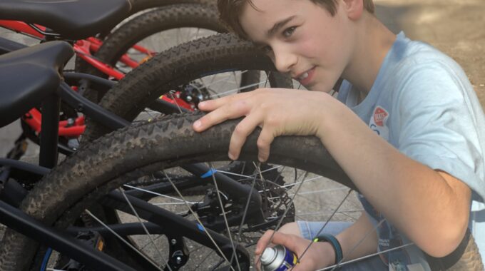 Edin tussen zijn mountainbikes