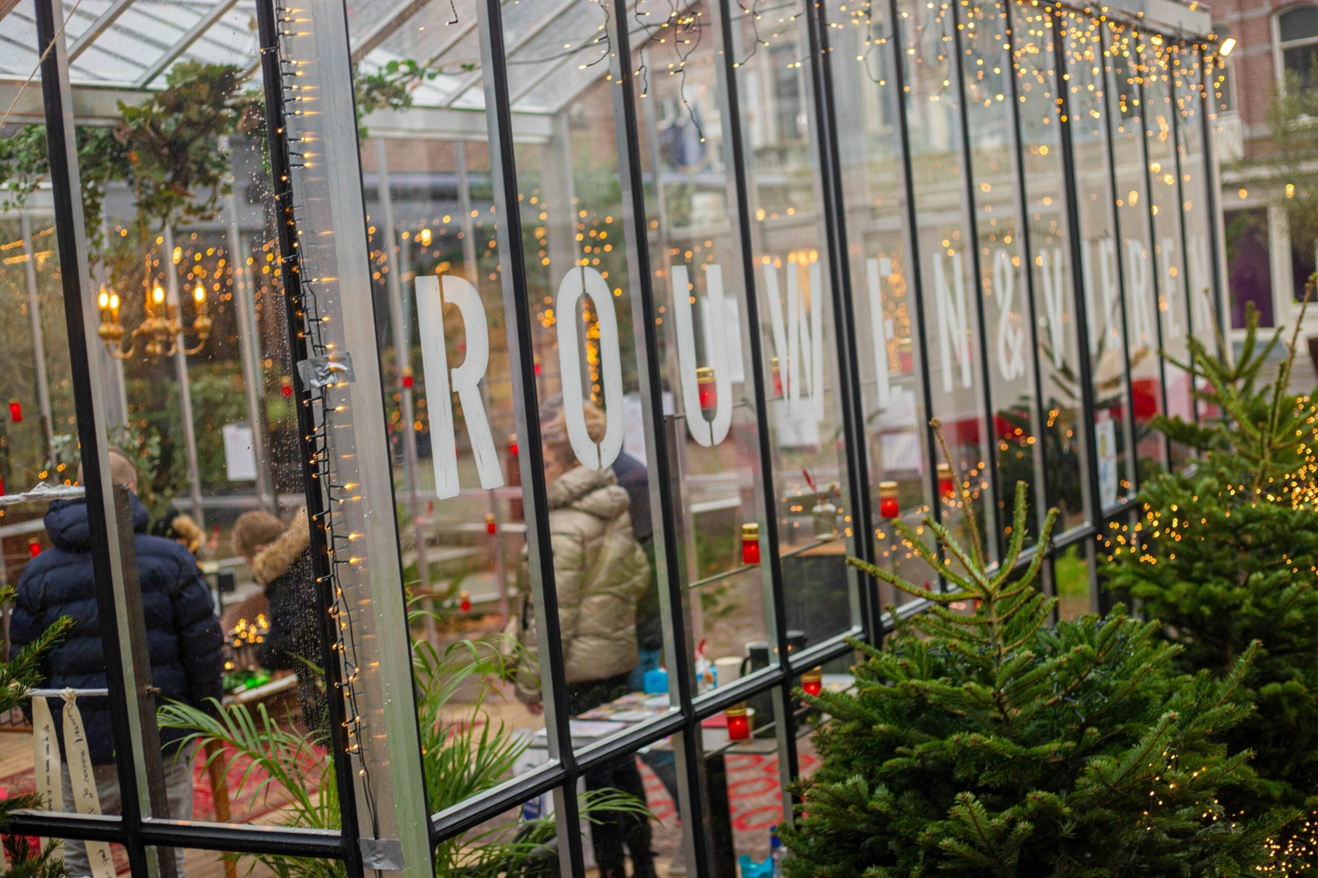 Deze opvallende glazen kas staat binnenkort in Ede