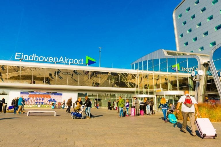 Iedereen wil vliegen vanaf Eindhoven Airport, passagiersgroei van liefst 25 procent indebuurt Iedereen wil vliegen vanaf Eindhoven Airport, passagiersgroei van liefst 25 procent indebuurt
