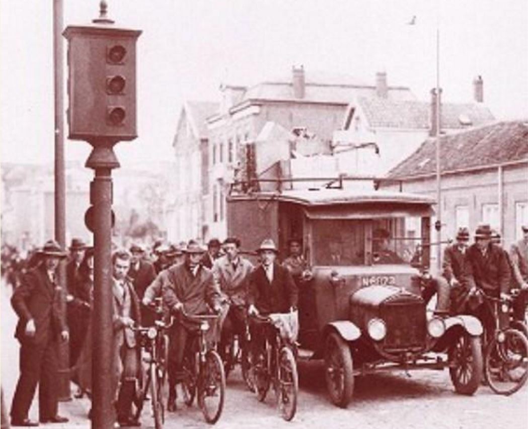 Eindhovense mysteries: Stond het eerste stoplicht van Nederland in