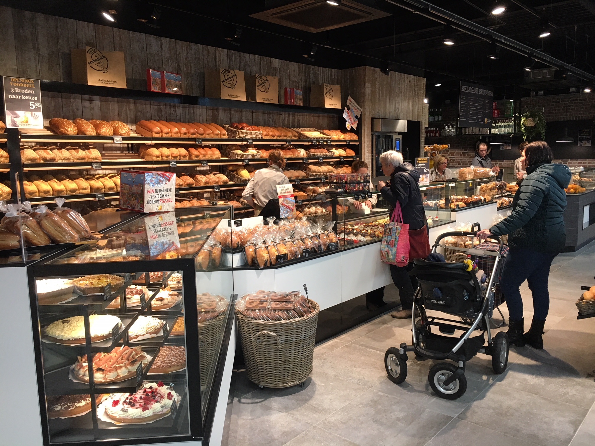 Nieuw bakkerij Godfried de Vocht in winkelcentrum Trudoplein indebuurt Eindhoven Nieuw bakkerij Godfried de Vocht in winkelcentrum Trudoplein indebuurt Eindhoven