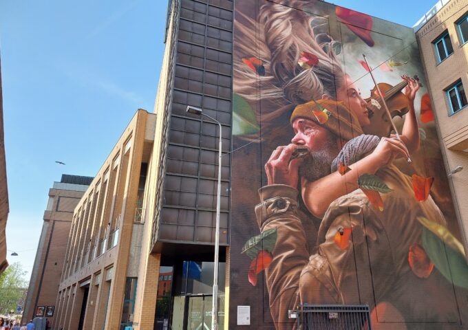 Muurschildering Eindhoven Muziekgebouw