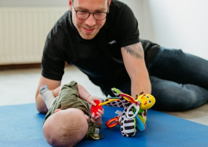 Kinderfysiotherapie voor baby motorische ontwikkeling van B-Fysic Fysiotherapie