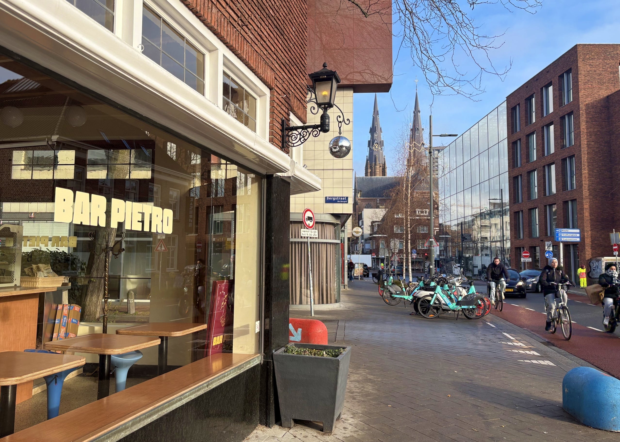 Van Italiaanse broodjes tot corndogs: deze Eindhoven zaken gingen open of dicht in december 2025