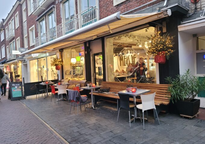 meisje koffie enschede