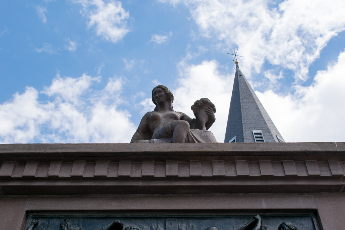 Oude markt fontein stadsbrand monument Enschede