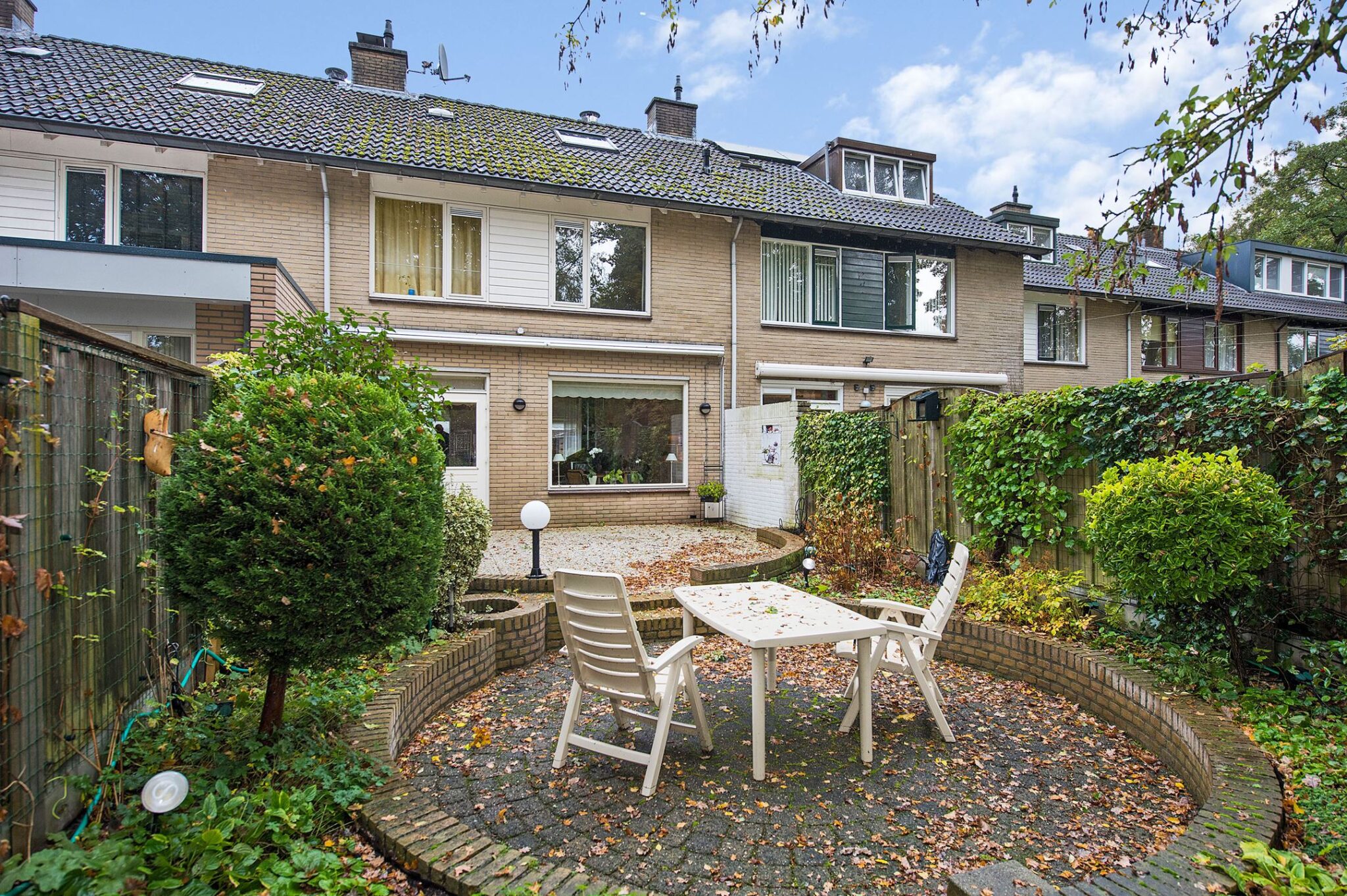 Dit Enschedese huis is instapklaar (als je van de jarenzeventigstijl houdt) indebuurt Enschede Dit Enschedese huis is instapklaar (als je van de jarenzeventigstijl houdt) indebuurt Enschede