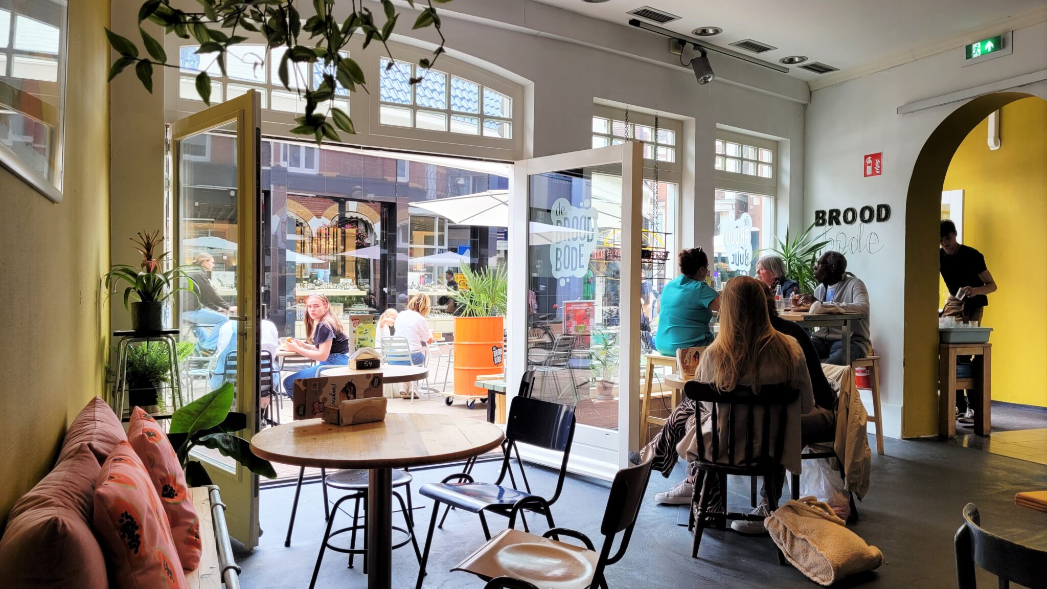 Nieuwe zaken in Enschede zoveel koffiezaken en lunchrooms zijn erbij