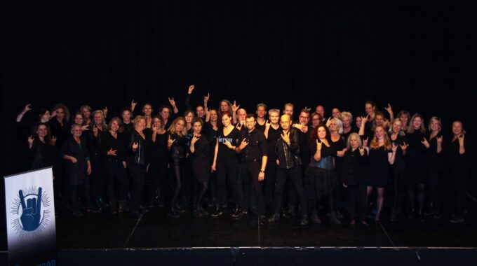 Hét ROCKkoor Enschede zingt rockmuziek en huurt een ruimte bij Prismare