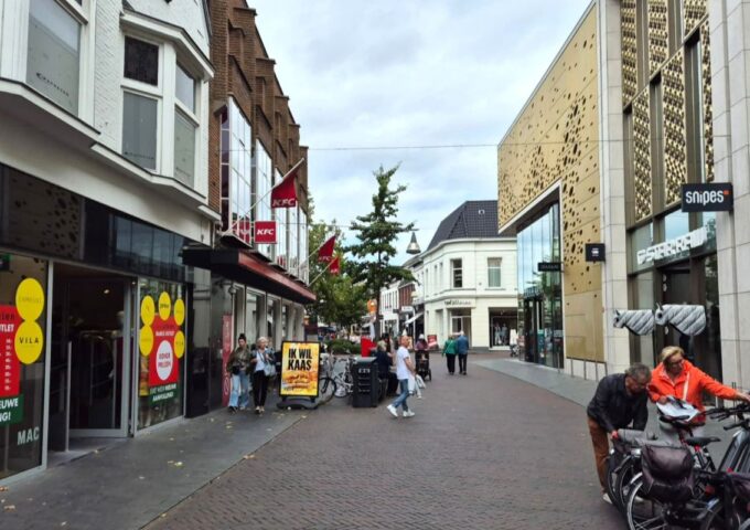 van uffelen outlet in pand expresso enschede kalanderstraat (1)
