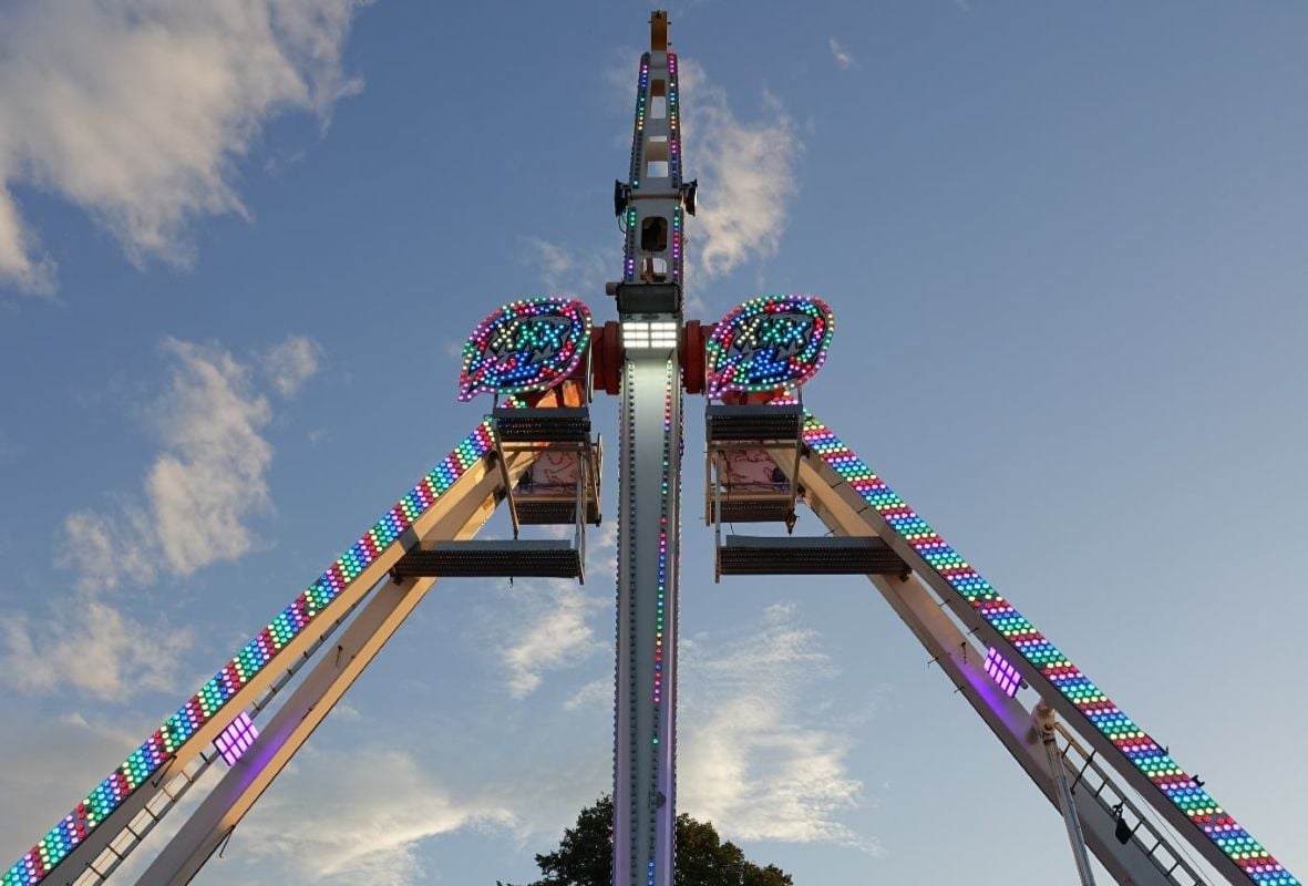 Spannend! Deze kermis trakteert je op griezelige verrassingen en spectaculaire attracties