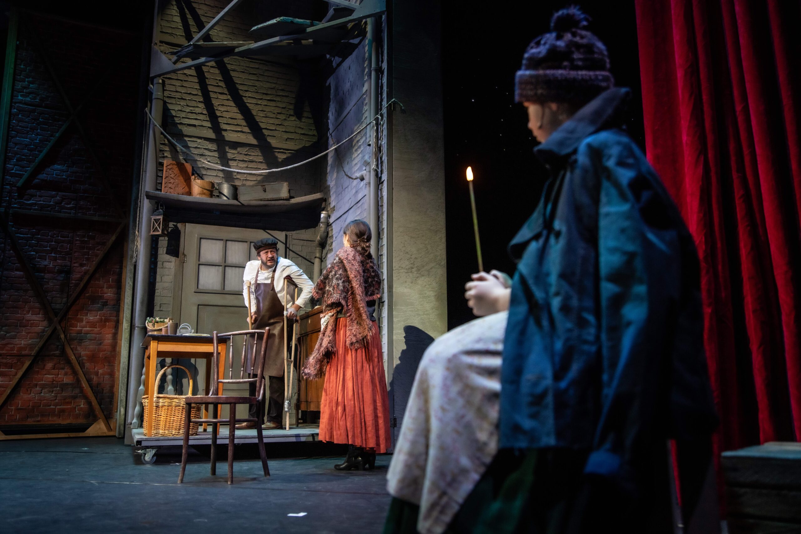 Zien: kerstmusical Meisje met de Zwavelstokjes, gebracht met Twentse humor