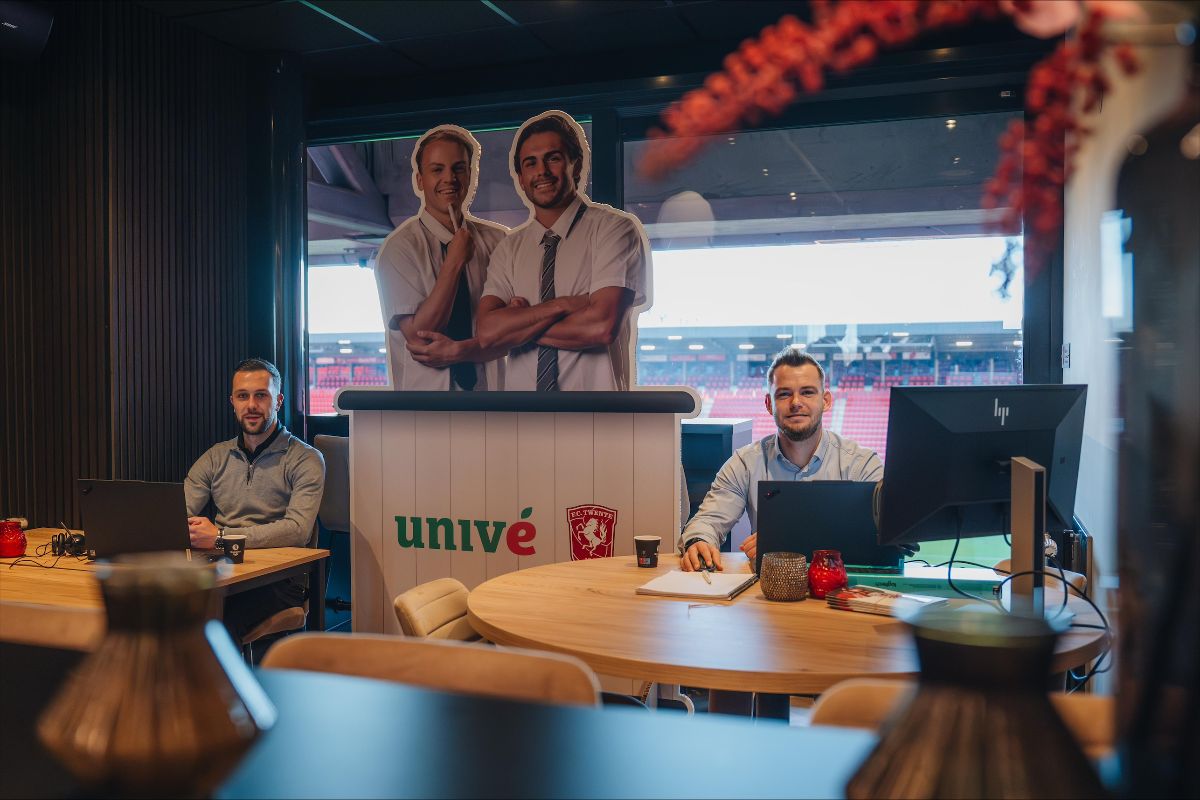 Dit wil je! Regel al je verzekeringen in de skybox van FC Twente