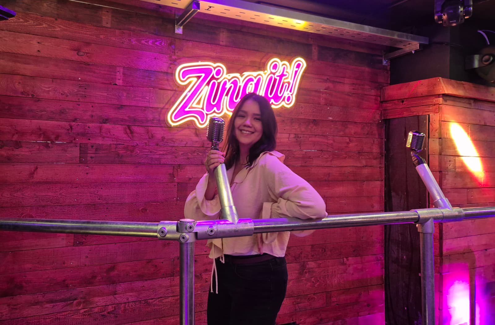 Weekje Enschede: nieuwe karaokebar, oliebollenlijstje en een kerstboom-file bij Intratuin