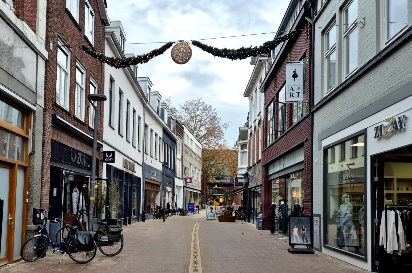 De Haverstraatpassage is weer open: kerstmarkt, glitterbar en rode loper