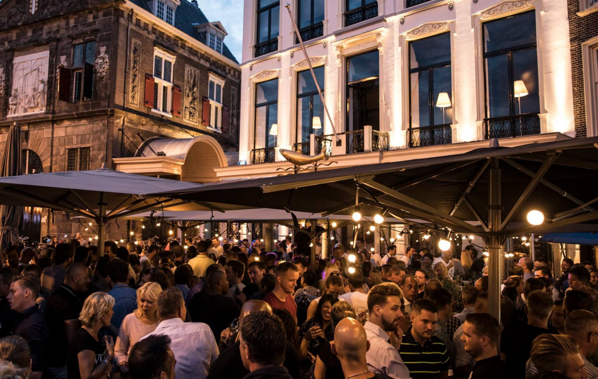 Een bowlingbaan, pooltafels en meer bij de opening van de sportsbar van De Zalm
