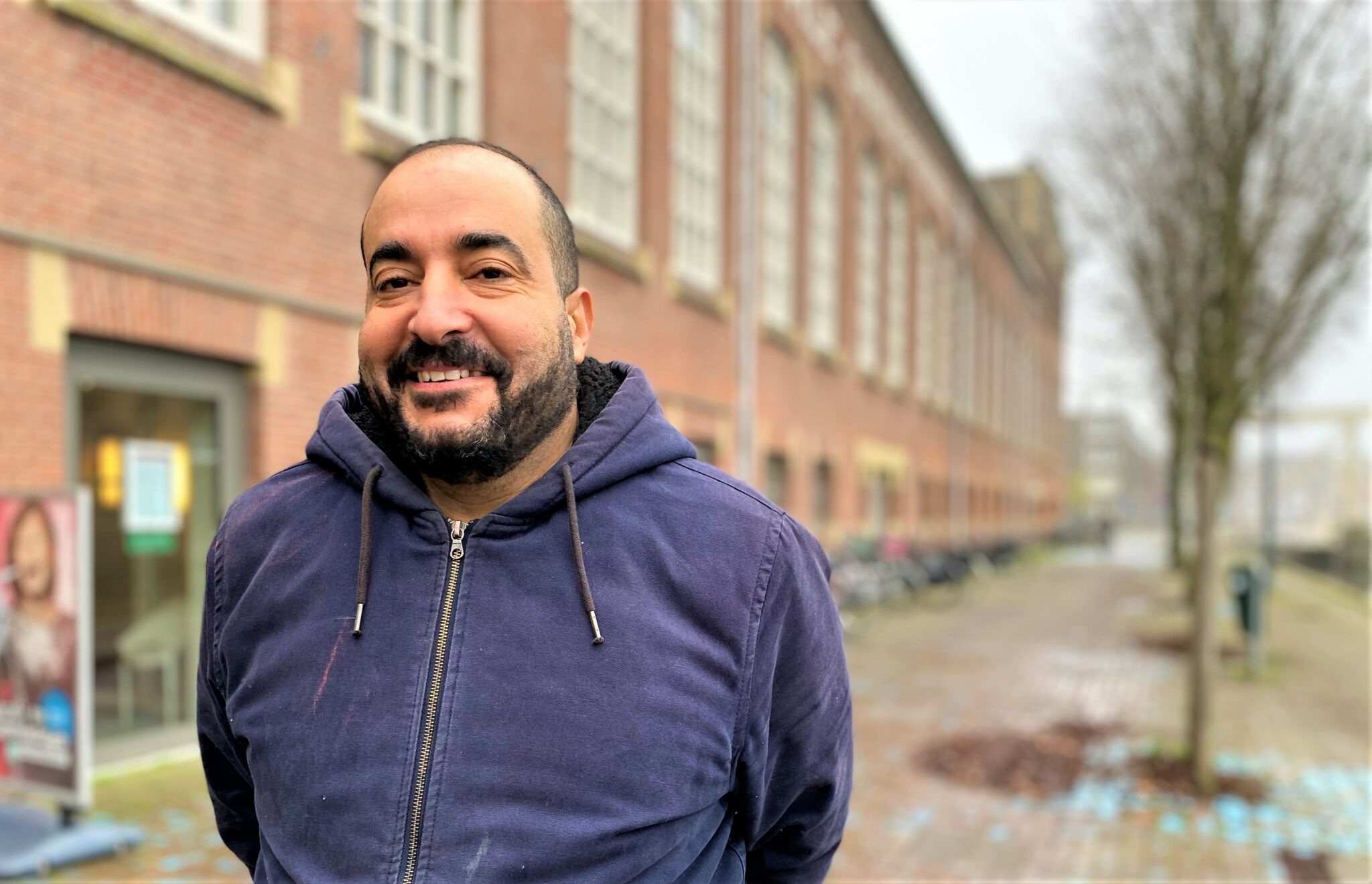 Hamid (49) volgt een cursus schilderen 'Het is er supergezellig én je