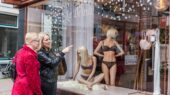 In Gouda kun je winkelen voor unieke kerstcadeaus en mooie feestoutfits