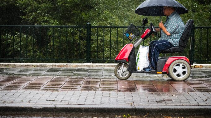 scootmobiel voortuin stoep