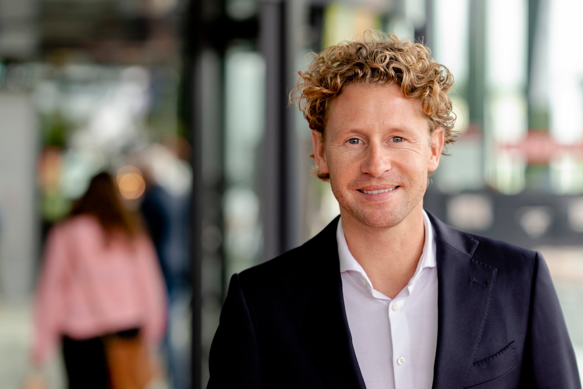 Ewout komt naar het noorden: nieuw seizoen ‘Bureau’ speelt zich af in Groningen