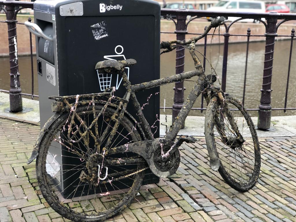 fiets nieuwe gracht haarlem water magneetvissen