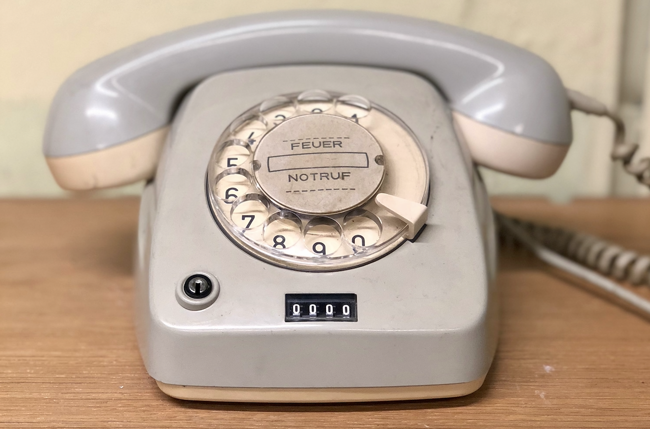 oude telefoon toen in unsplash