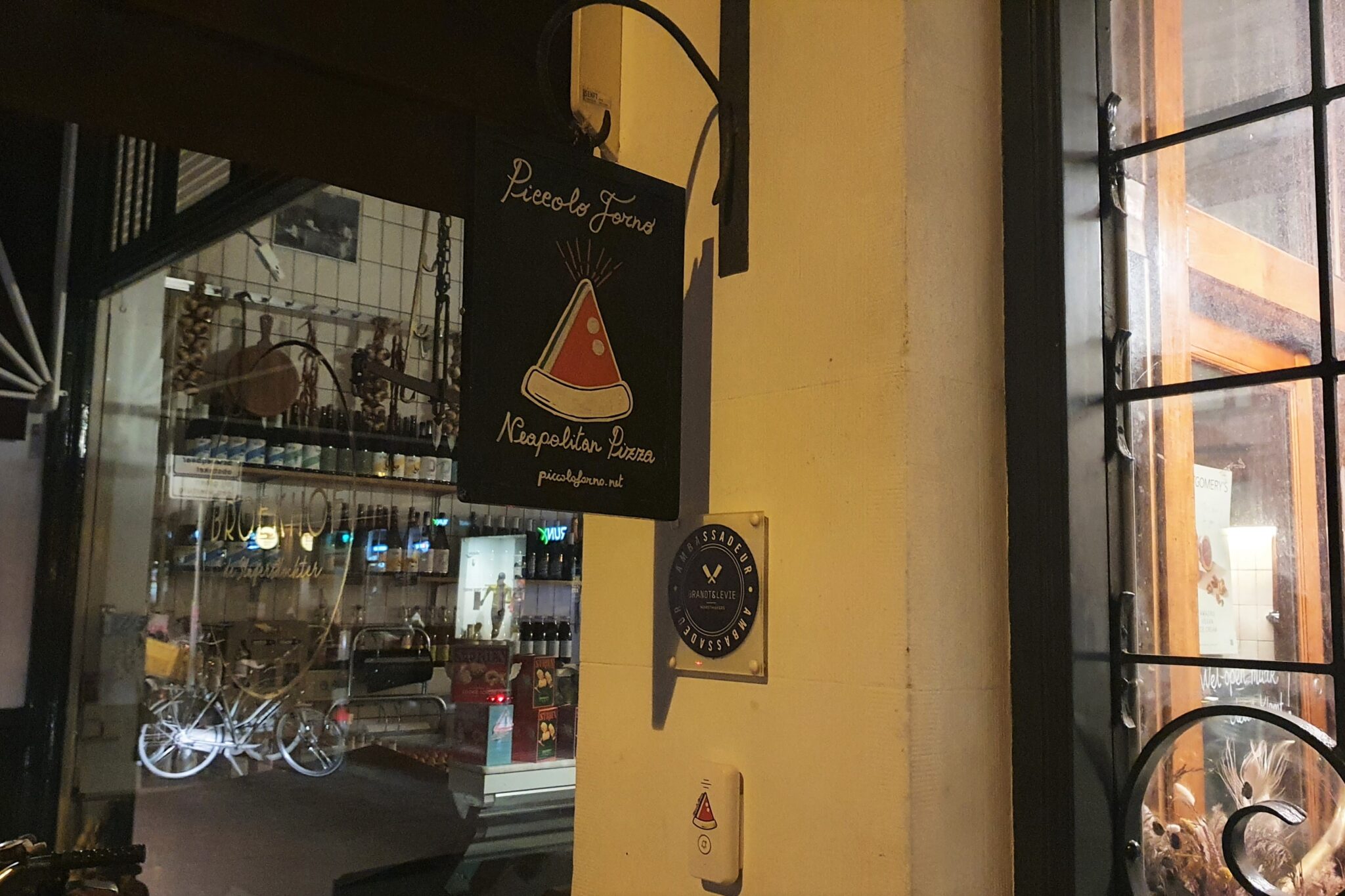 Nieuwe hotspot de Napolitaanse pizzaplek Piccolo Forno indebuurt Haarlem