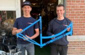 Safero Serginho en Roy met een fris gespoten Cortina